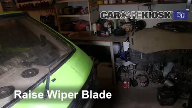 1986 Peugeot 205 GL 1.1L 4 Cyl. Balais essuie-glace arrière Changer les balais des essuie-glace